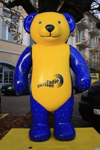 Züri-Bär beim Studio in Rapperswil - Zurich Bear statue outside of studio in Rapperswil - Courtesy of Wikipedia